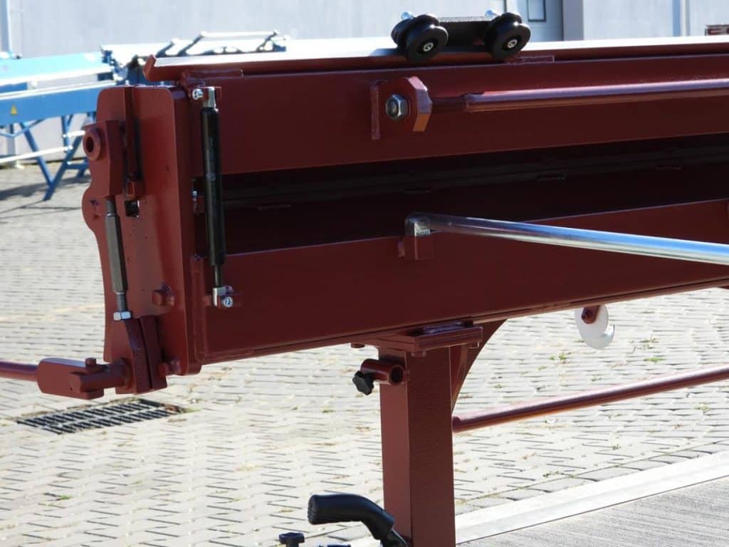 BiegemaschineMaschinenfrDachdeckerBlechbearbeitungsmaschinenHandfalzmaschineGlattwalzmaschineBlechbearbeitungsmaschinenfrBlechSchereWulstdreherHandfalzmaschineabkantbank.de  x